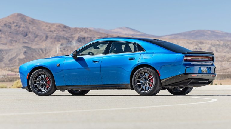 Tested! The Dodge Charger Daytona Scat Pack Is a Family-Hauling Beast_695cf931e3e97.jpeg